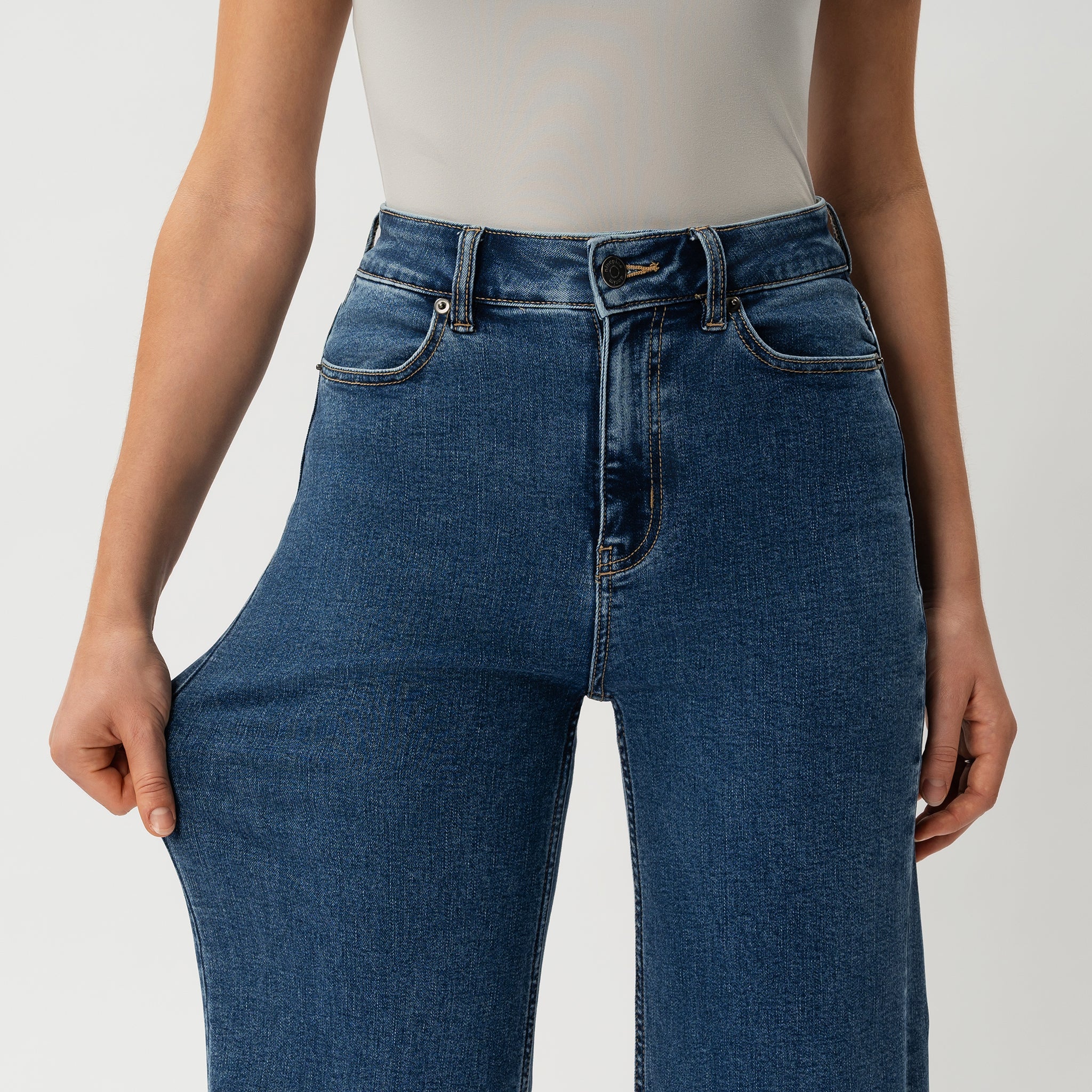 Relaxed ComfortDenim™ Jeans - Ninepine