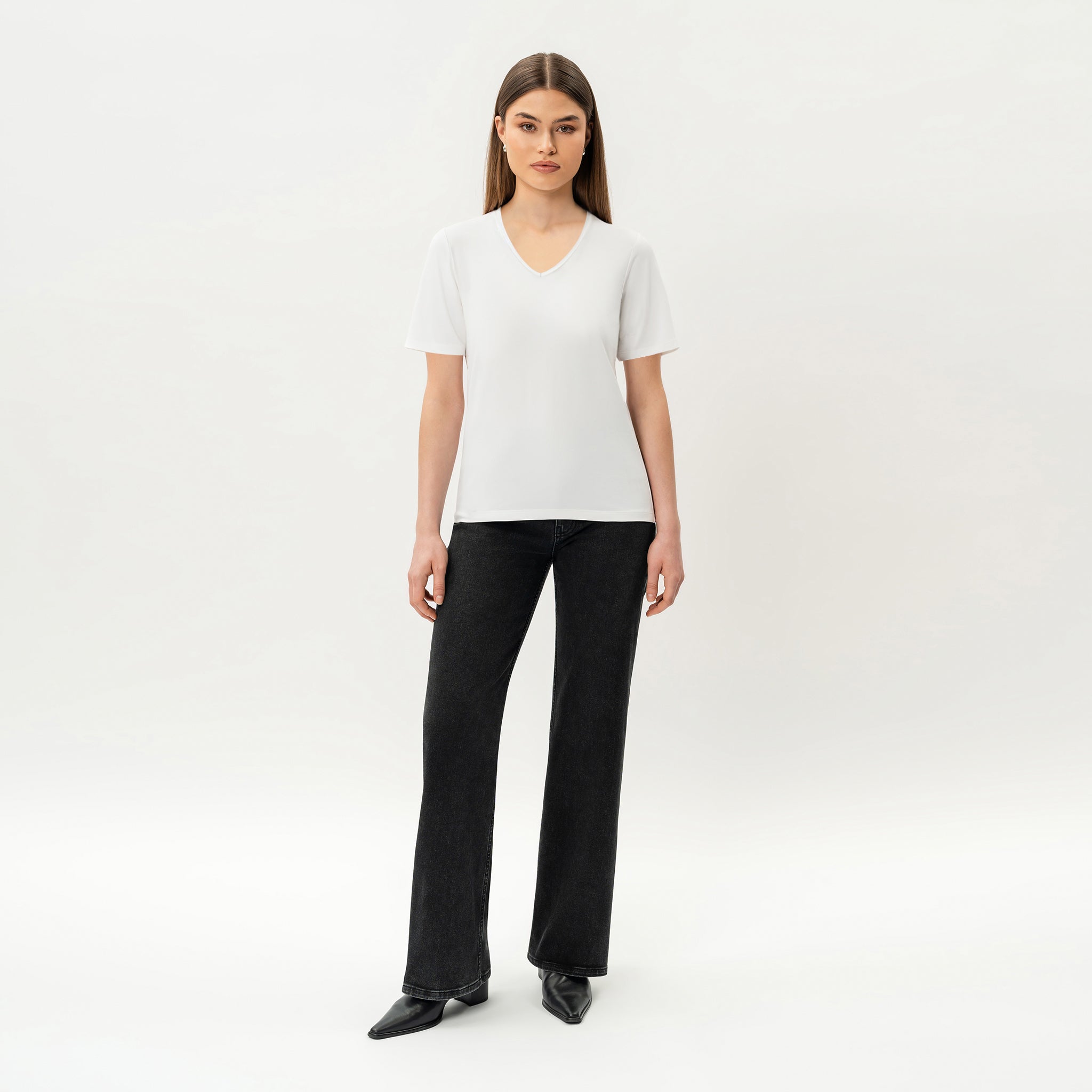 Fitted V-neck Pima T-shirt - Ninepine
