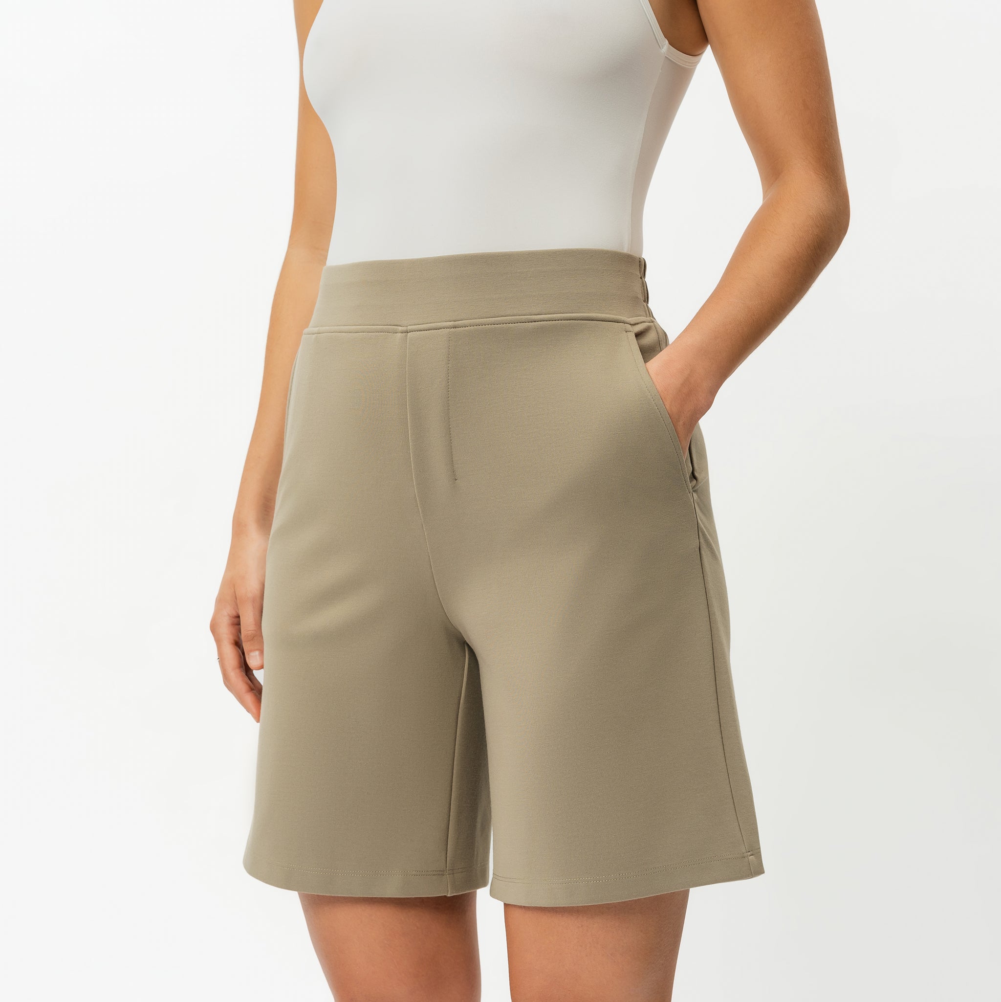 Light Ponte Shorts - Ninepine