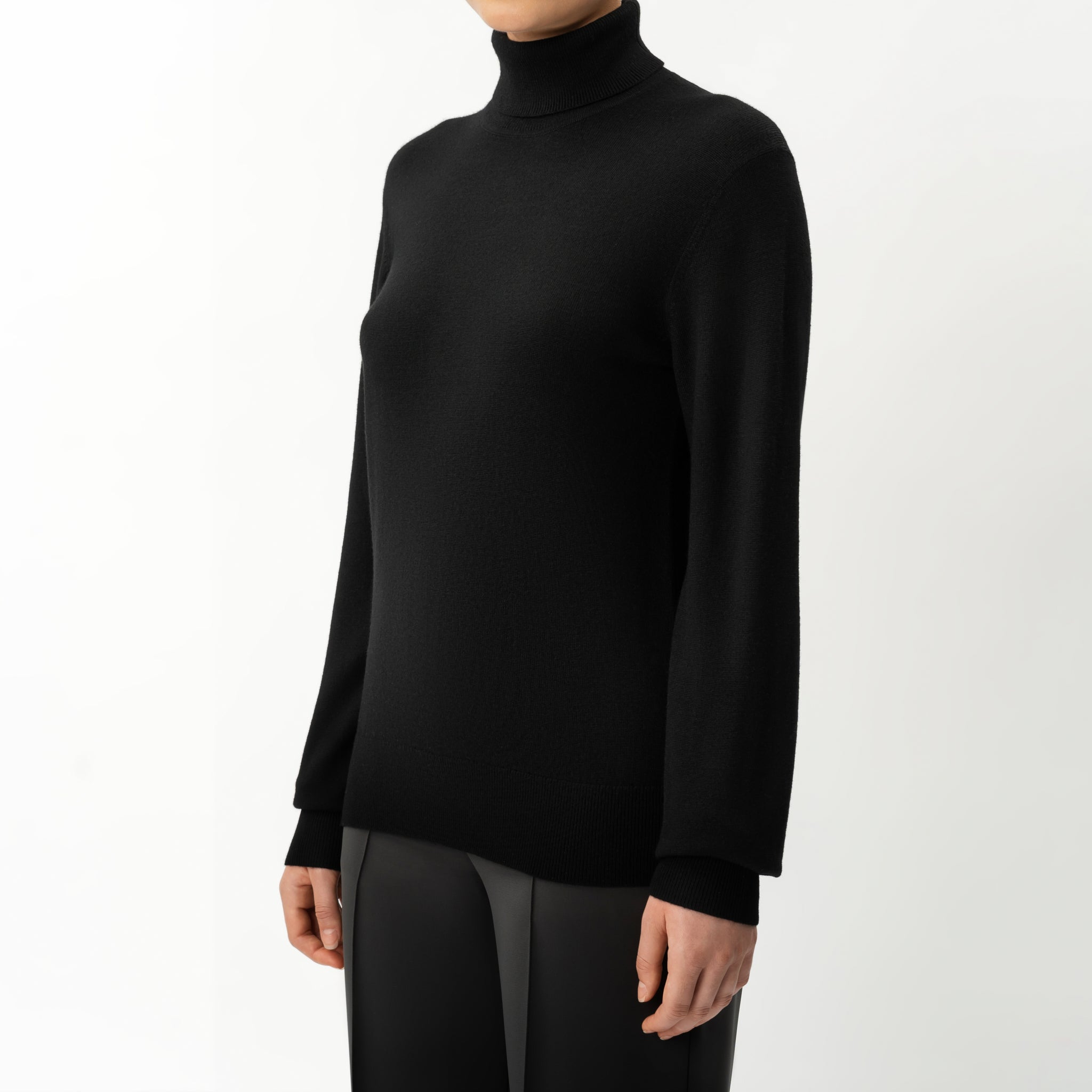 Merino Wool Relaxed Turtleneck - Ninepine