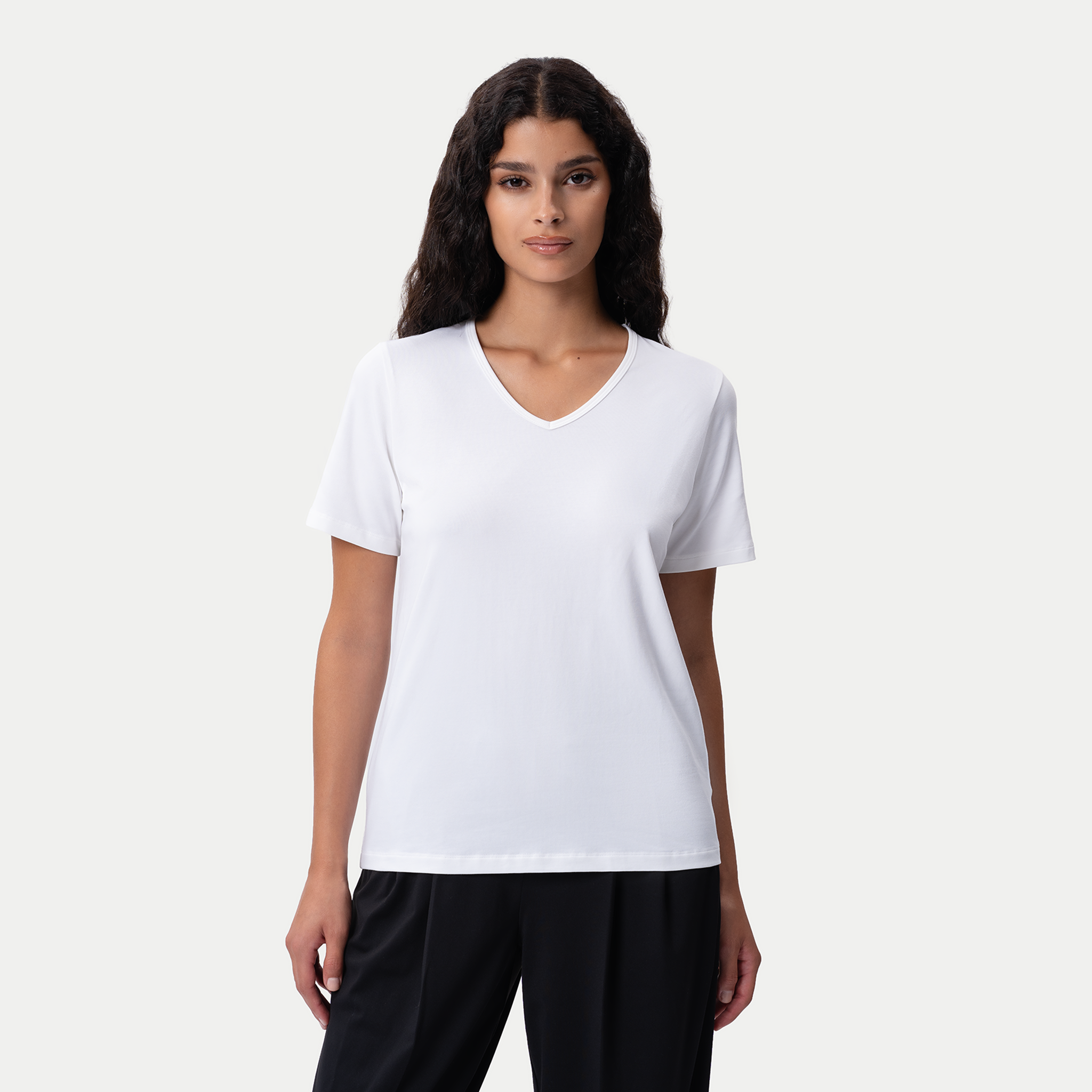 Figurbetontes Pima-T-Shirt mit V-Ausschnitt – Ninepine