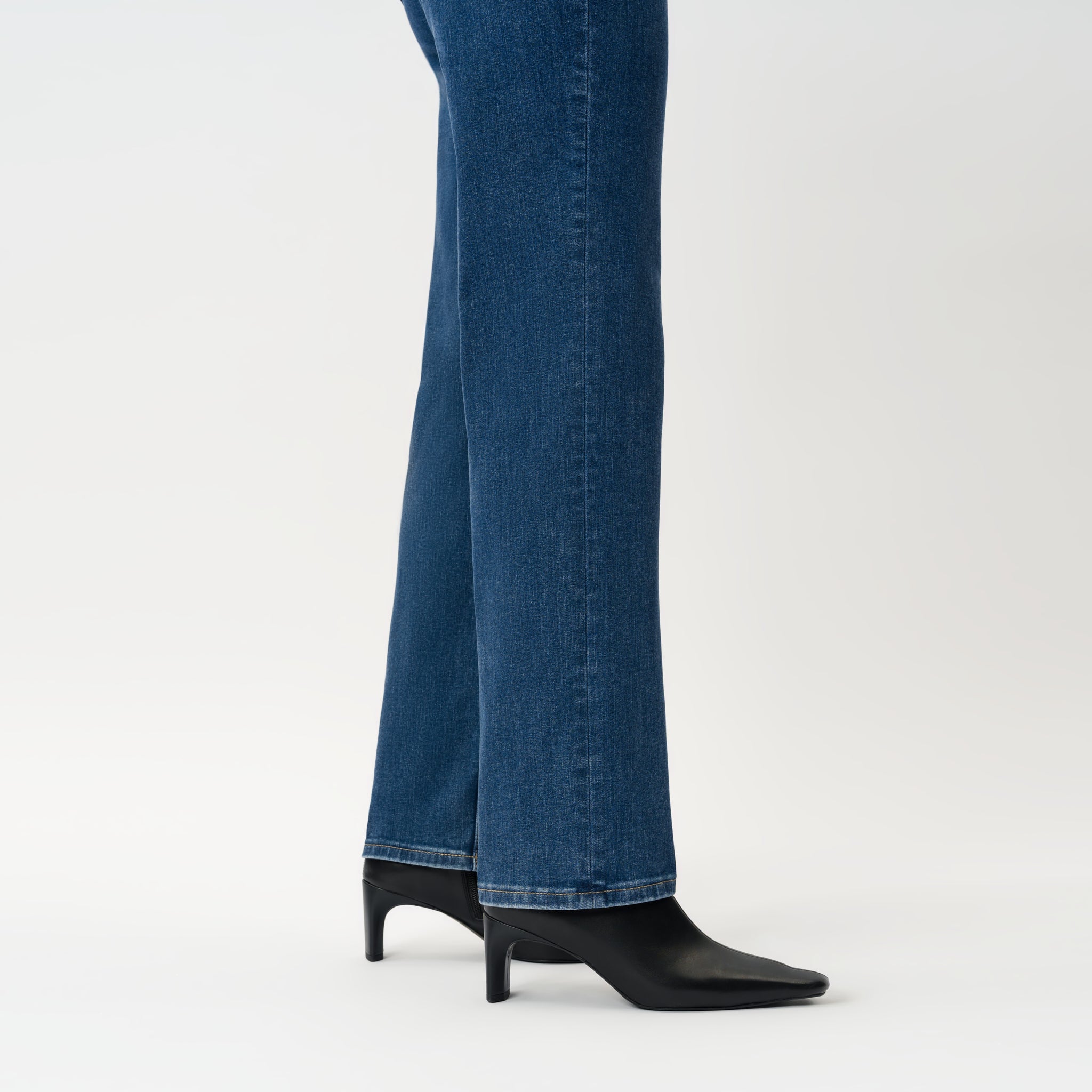 Klassische Straight ComfortDenim™ Jeans – Ninepine