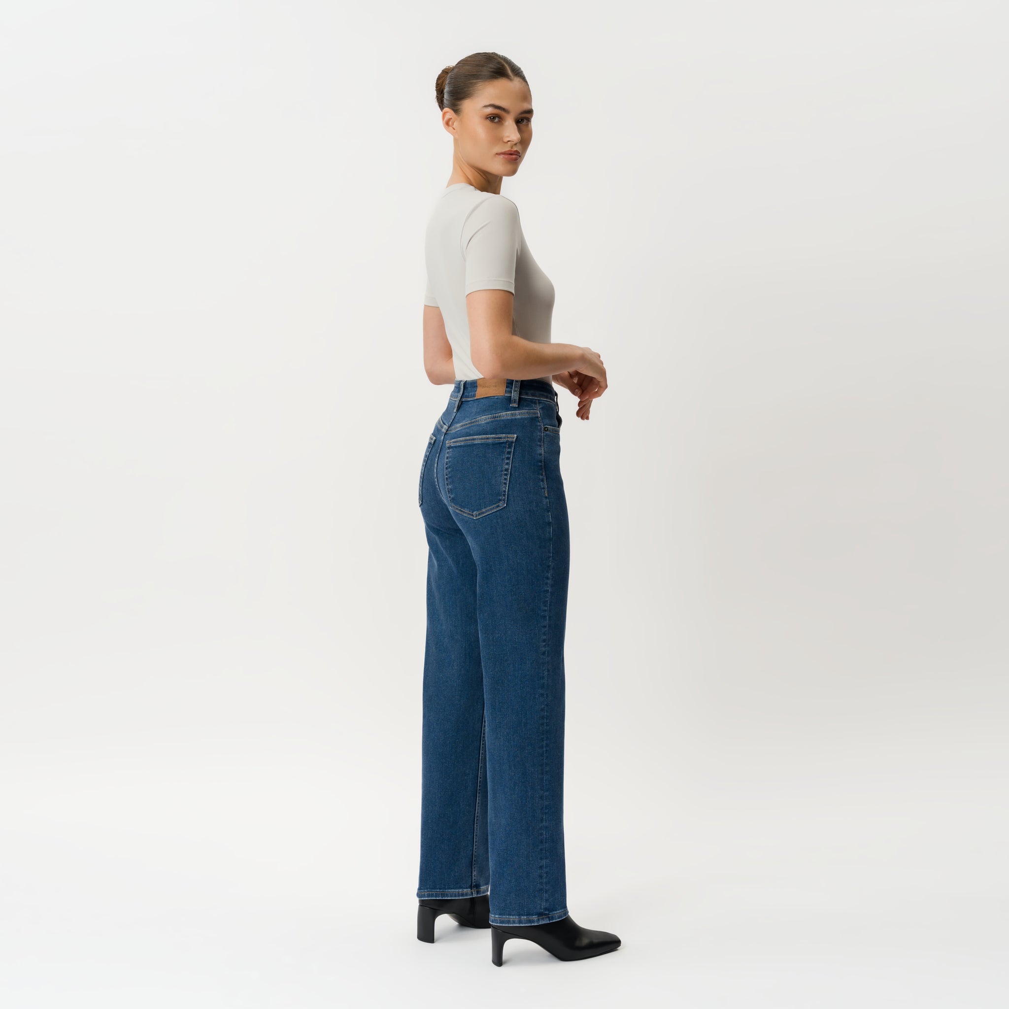 Klassische Straight ComfortDenim™ Jeans – Ninepine