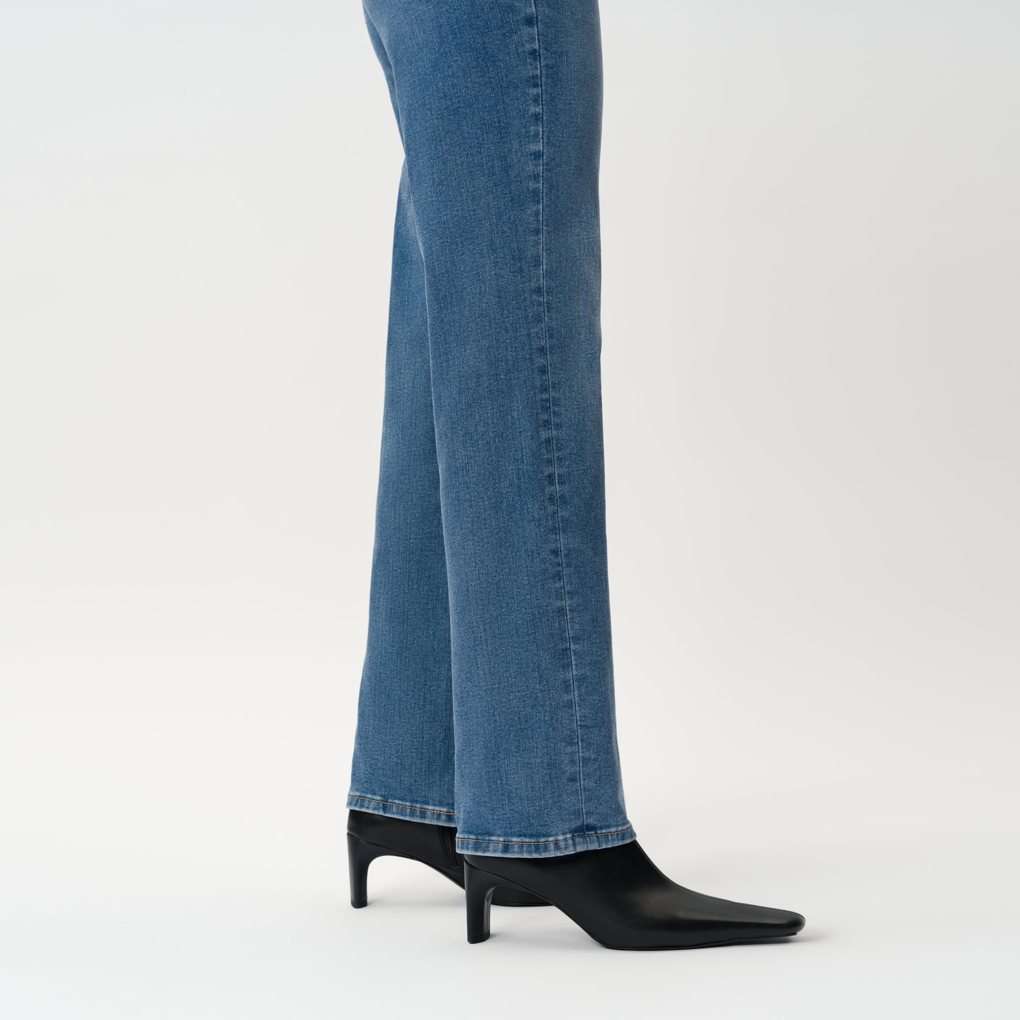 Klassische Straight ComfortDenim™ Jeans – Ninepine