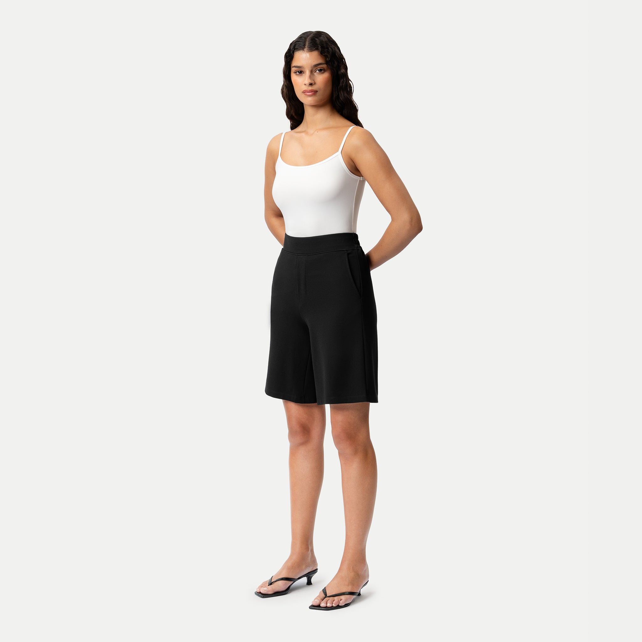 Leichte Ponte-Shorts – Ninepine