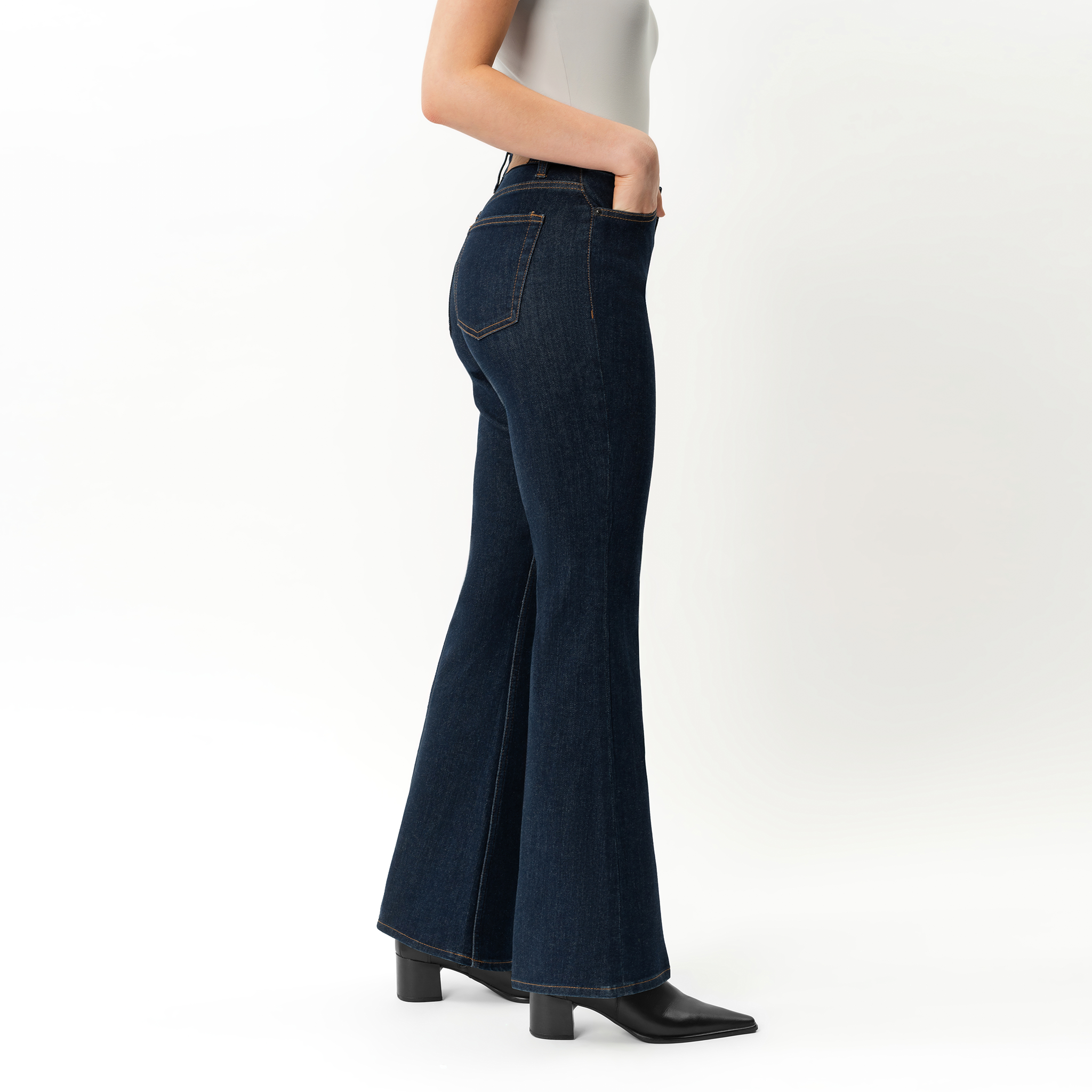 Bootcut ComfortDenim™ Jeans – Ninepine