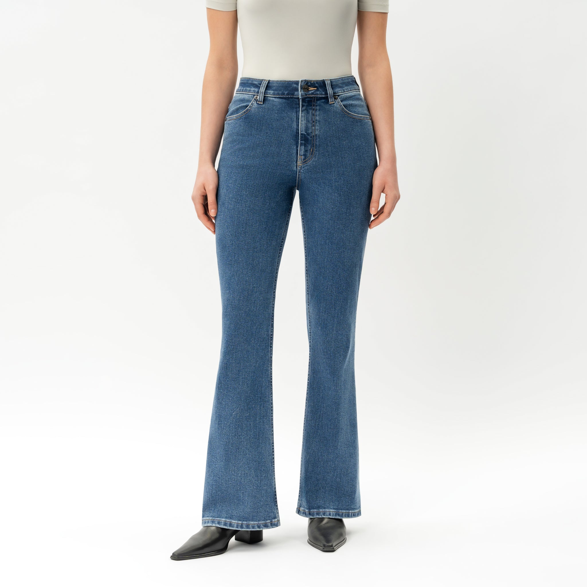 Bootcut ComfortDenim™ Jeans – Ninepine