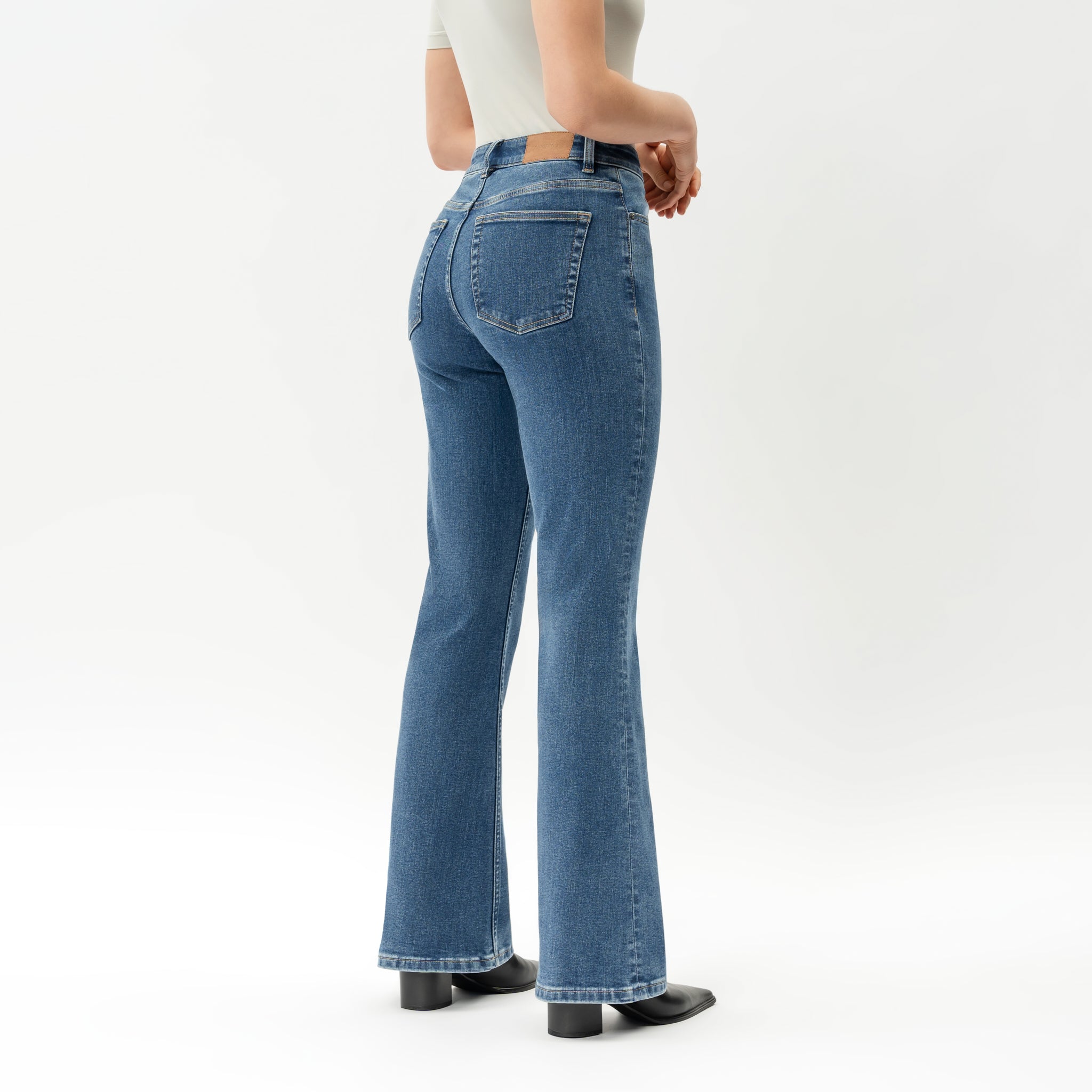 Bootcut ComfortDenim™ Jeans – Ninepine
