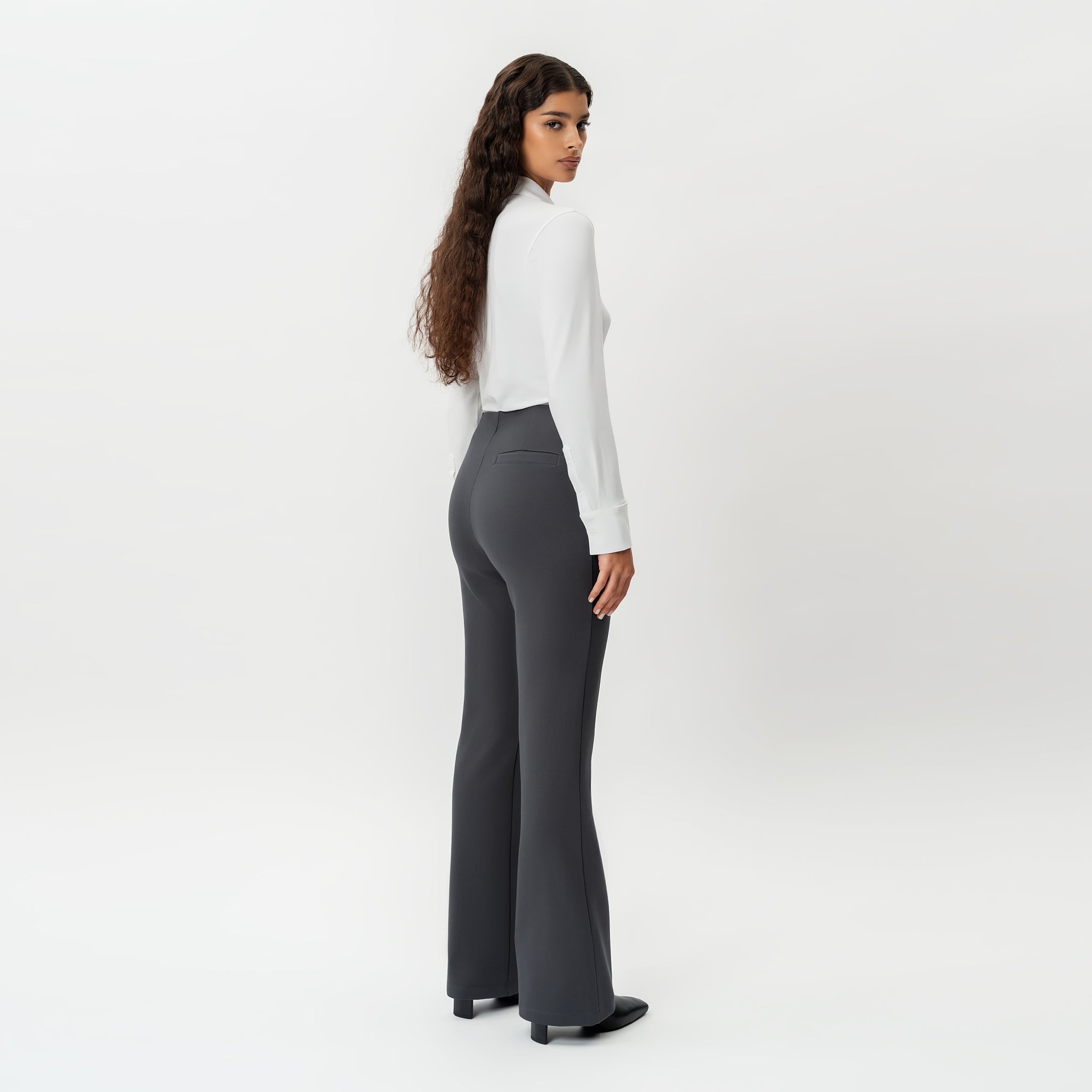 Maßgeschneiderte Ponte-Bootcut-Hose – Ninepine