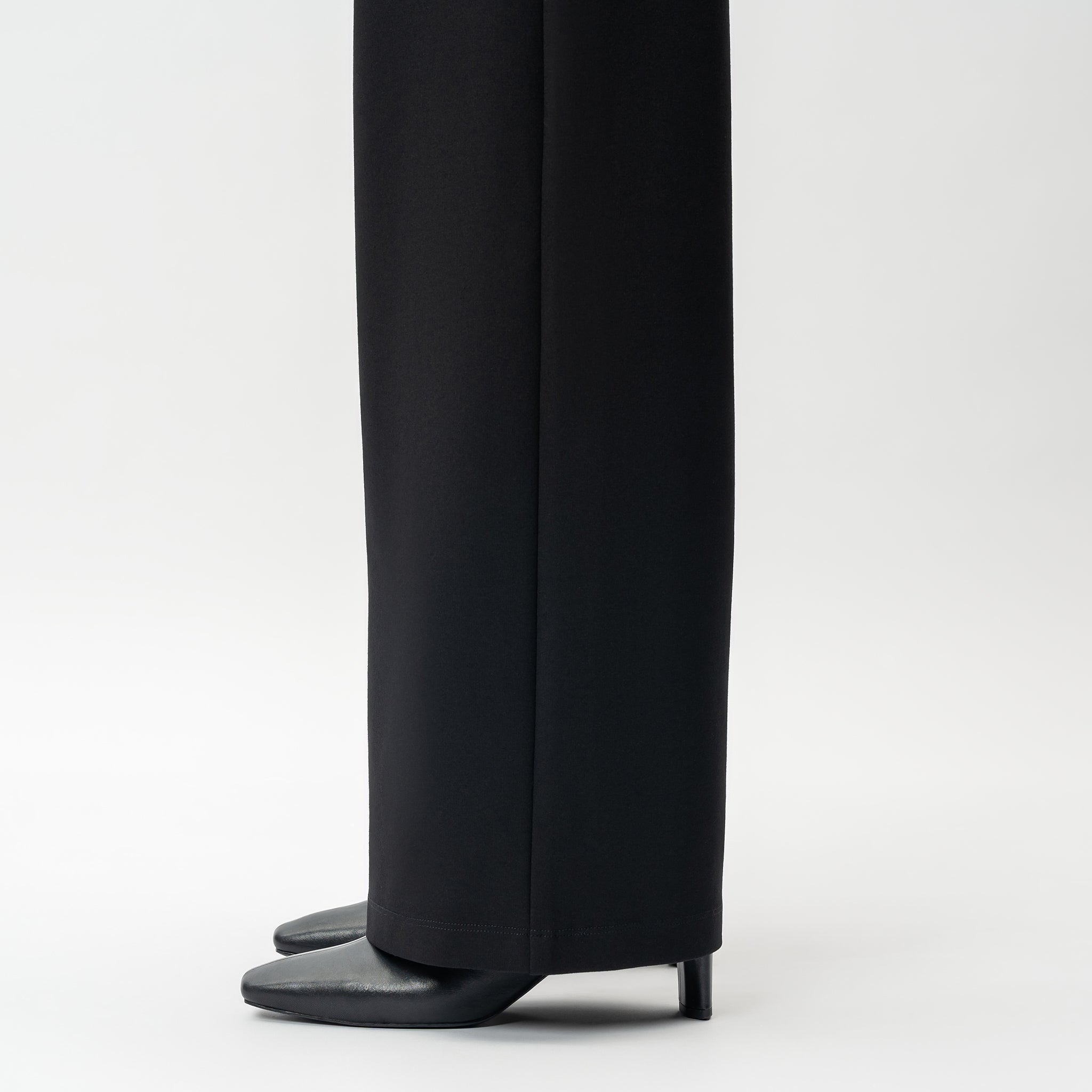 Maßgeschneiderte Ponte-Hose mit lockerer Passform – Ninepine